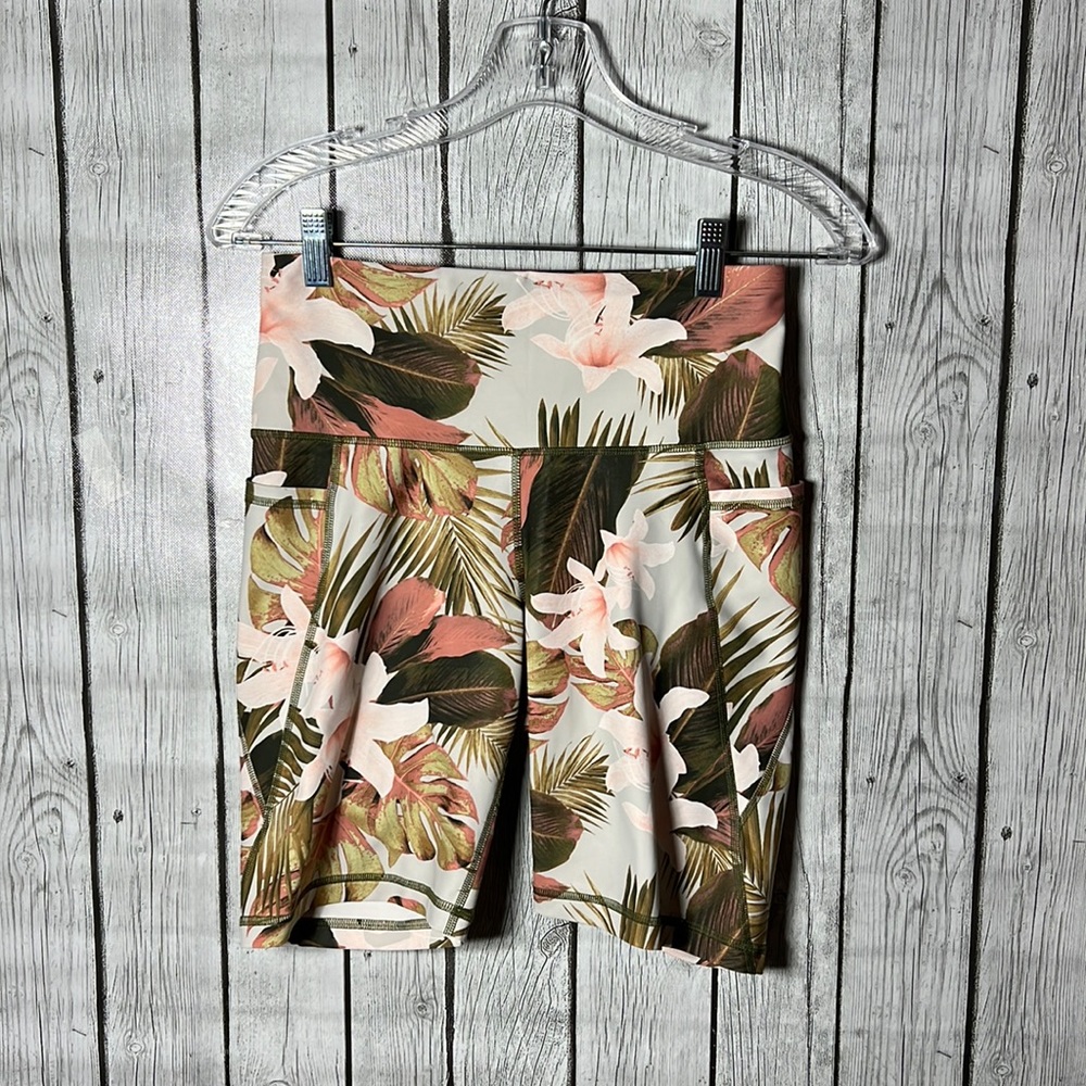 Old Navy Active Powersoft Multicolor Floral Compression Shorts Size Medium